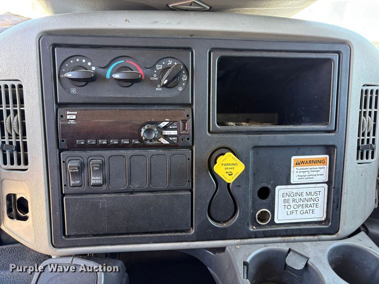 image for item YA3663 2018 International 4300 box truck