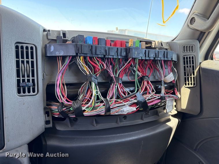 image for item YA3663 2018 International 4300 box truck