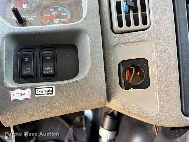 image for item YA3663 2018 International 4300 box truck
