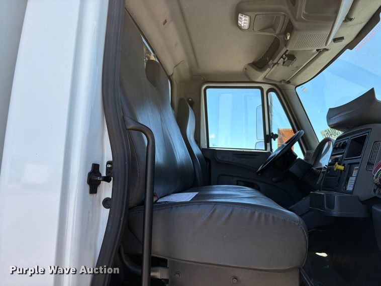 image for item YA3663 2018 International 4300 box truck