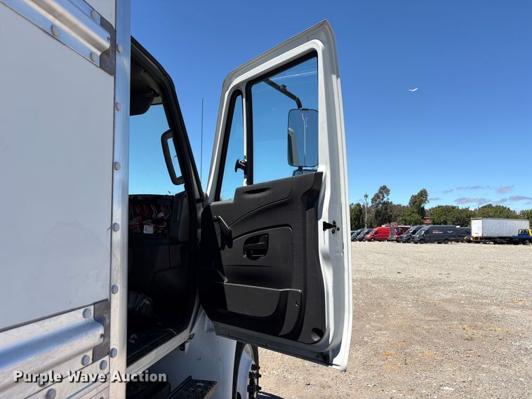 image for item YA3663 2018 International 4300 box truck