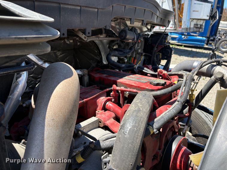 image for item YA3663 2018 International 4300 box truck