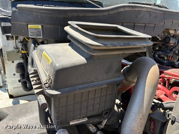image for item YA3663 2018 International 4300 box truck