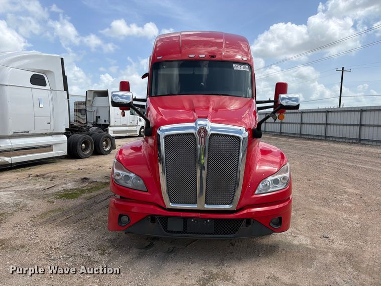 image for item YA3745 2023 Kenworth T680 semi truck