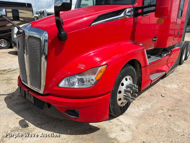image for item YA3745 2023 Kenworth T680 semi truck