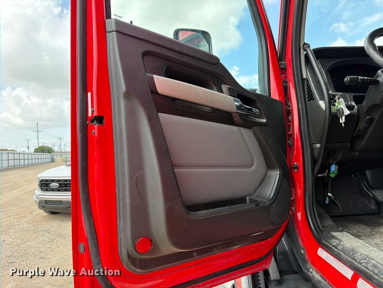image for item YA3745 2023 Kenworth T680 semi truck