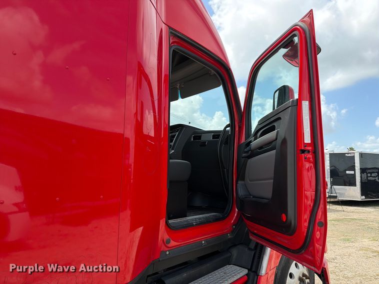 image for item YA3745 2023 Kenworth T680 semi truck