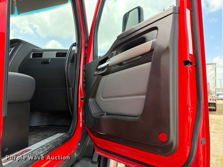image for item YA3745 2023 Kenworth T680 semi truck