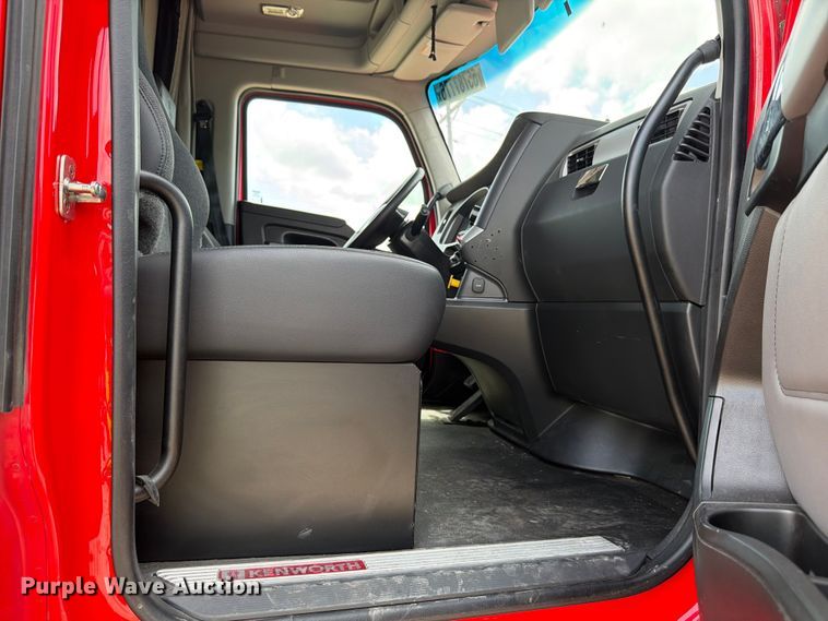 image for item YA3745 2023 Kenworth T680 semi truck