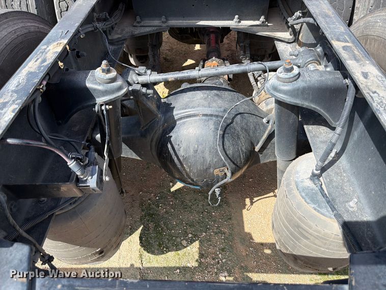 image for item YA3745 2023 Kenworth T680 semi truck