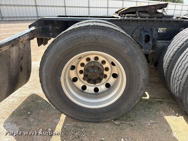 image for item YA3745 2023 Kenworth T680 semi truck
