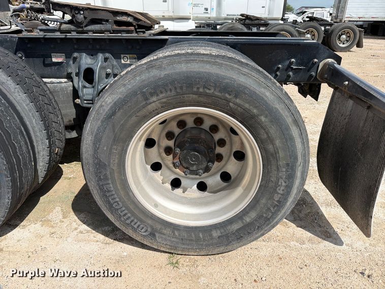 image for item YA3745 2023 Kenworth T680 semi truck