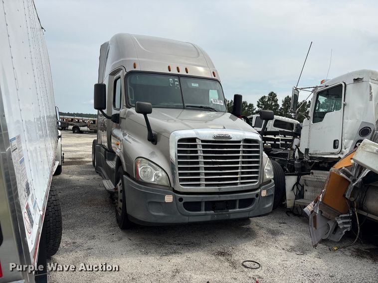 2017 Freightliner Cascadia semi truck