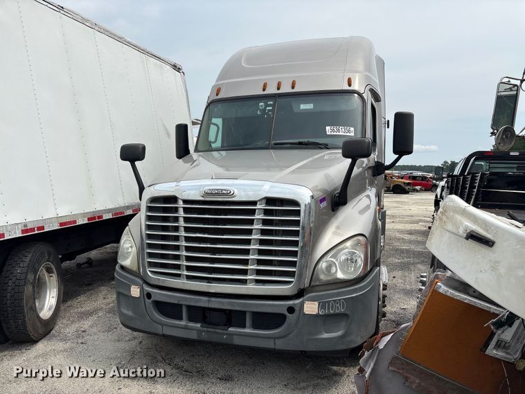 image for item YA3780 2017 Freightliner Cascadia semi truck