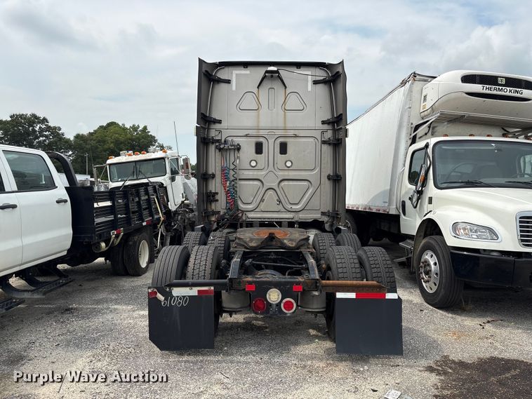 image for item YA3780 2017 Freightliner Cascadia semi truck