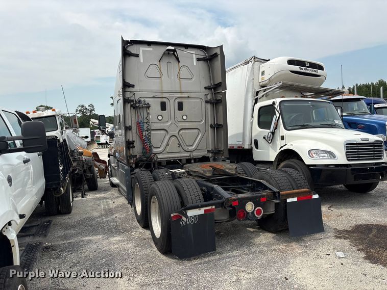 image for item YA3780 2017 Freightliner Cascadia semi truck