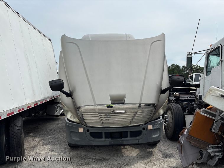 image for item YA3780 2017 Freightliner Cascadia semi truck