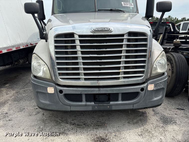 image for item YA3780 2017 Freightliner Cascadia semi truck