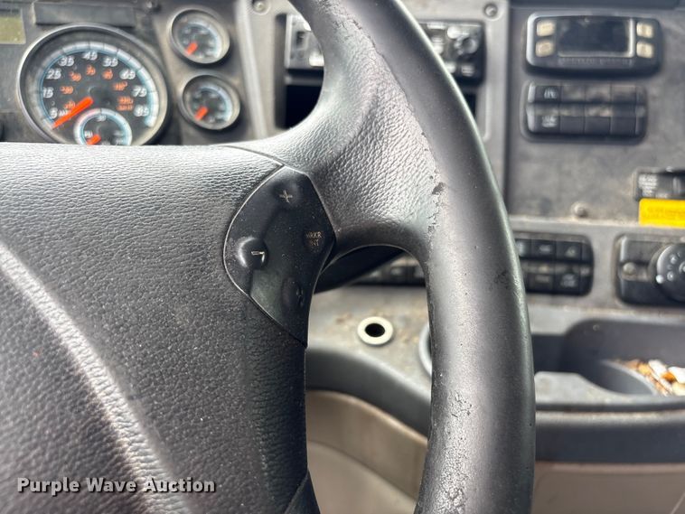 image for item YA3780 2017 Freightliner Cascadia semi truck