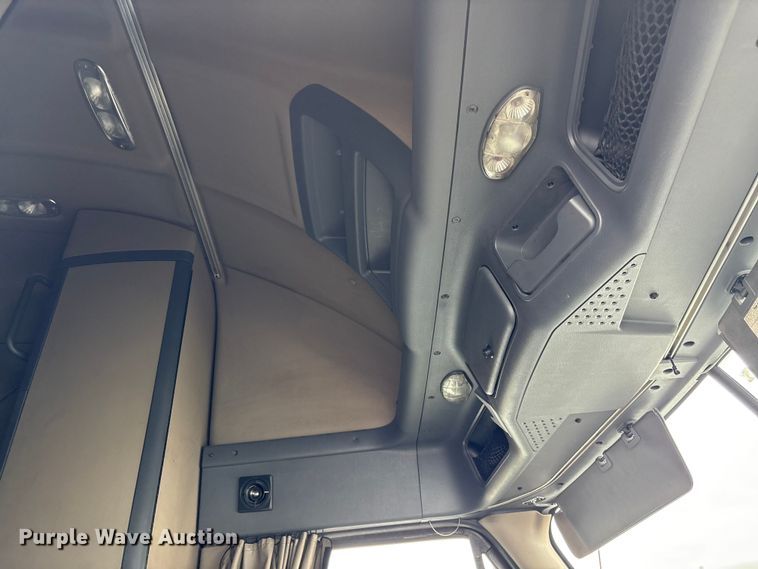 image for item YA3780 2017 Freightliner Cascadia semi truck