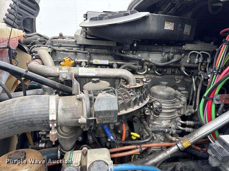 image for item YA3780 2017 Freightliner Cascadia semi truck