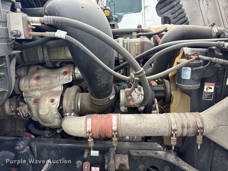 image for item YA3780 2017 Freightliner Cascadia semi truck