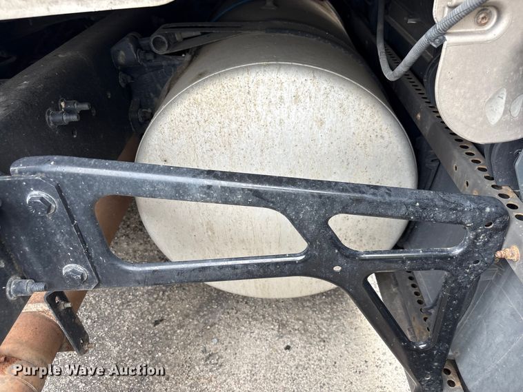 image for item YA3780 2017 Freightliner Cascadia semi truck