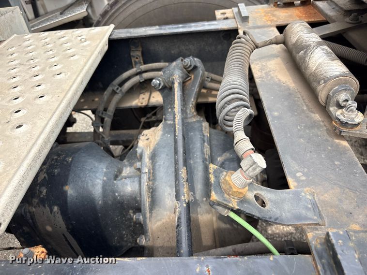 image for item YA3780 2017 Freightliner Cascadia semi truck