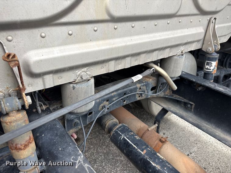 image for item YA3780 2017 Freightliner Cascadia semi truck