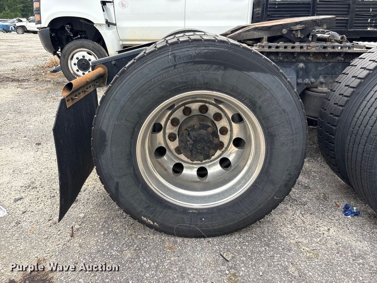 image for item YA3780 2017 Freightliner Cascadia semi truck