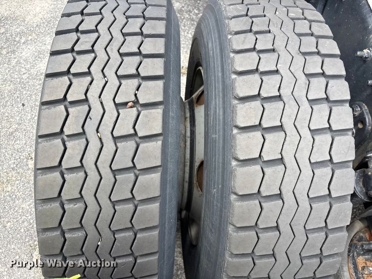 image for item YA3780 2017 Freightliner Cascadia semi truck