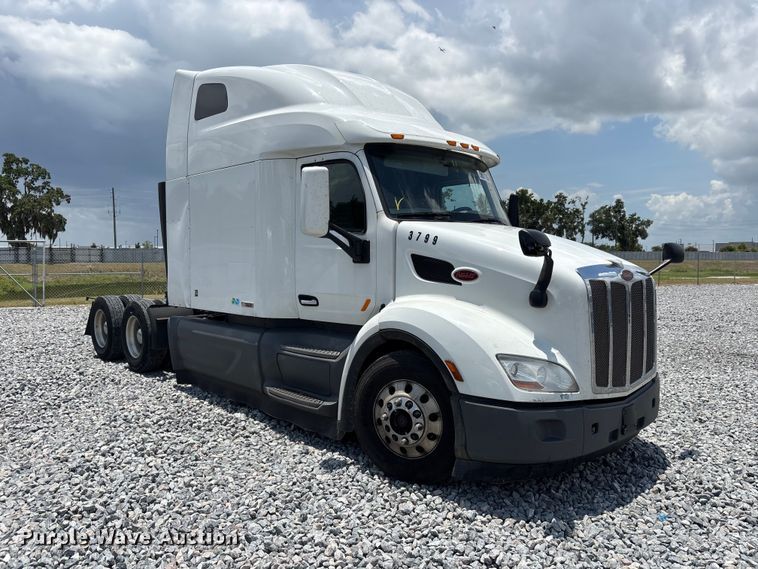image for item YA3796 2019 Peterbilt 579 semi truck
