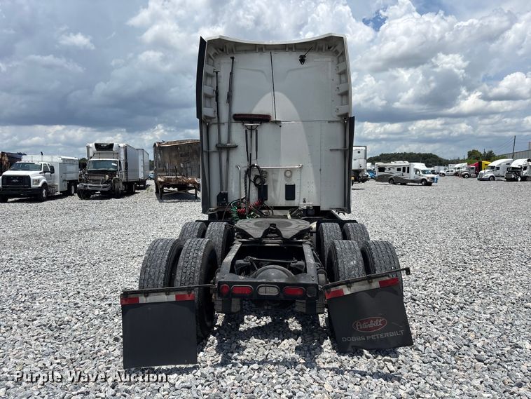 image for item YA3796 2019 Peterbilt 579 semi truck
