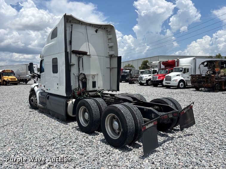 image for item YA3796 2019 Peterbilt 579 semi truck