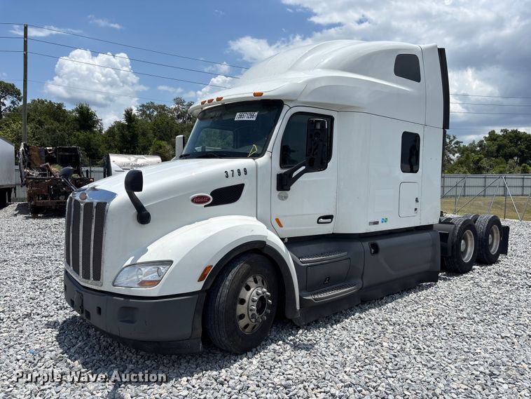 image for item YA3796 2019 Peterbilt 579 semi truck