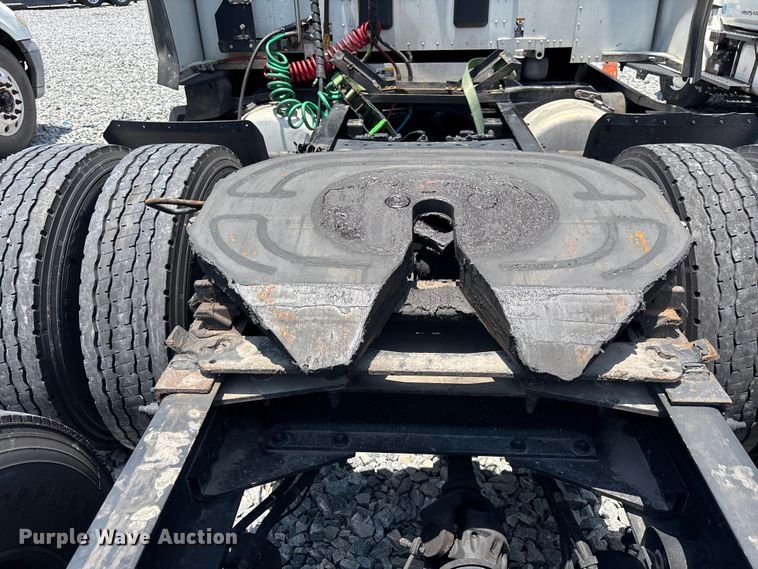 image for item YA3796 2019 Peterbilt 579 semi truck