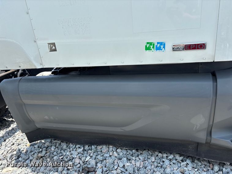 image for item YA3796 2019 Peterbilt 579 semi truck