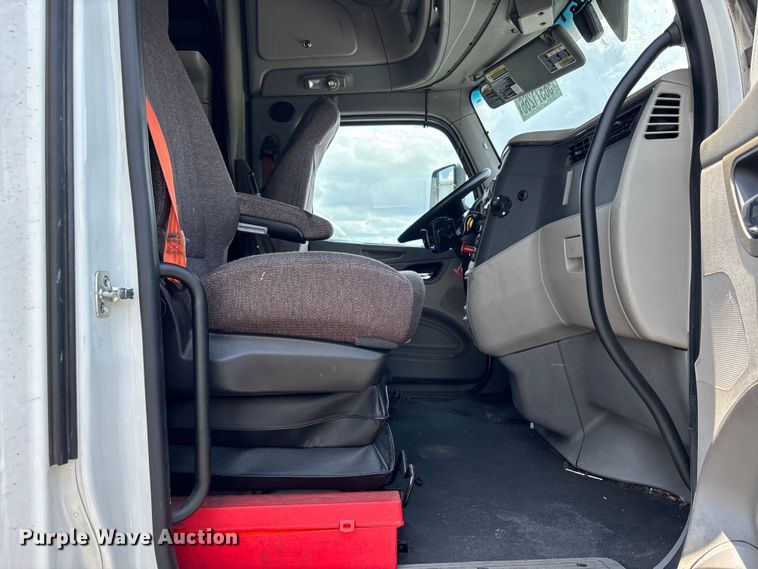 image for item YA3796 2019 Peterbilt 579 semi truck