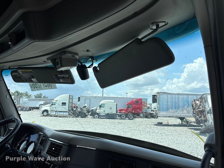 image for item YA3796 2019 Peterbilt 579 semi truck