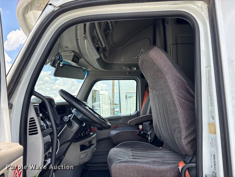 image for item YA3796 2019 Peterbilt 579 semi truck