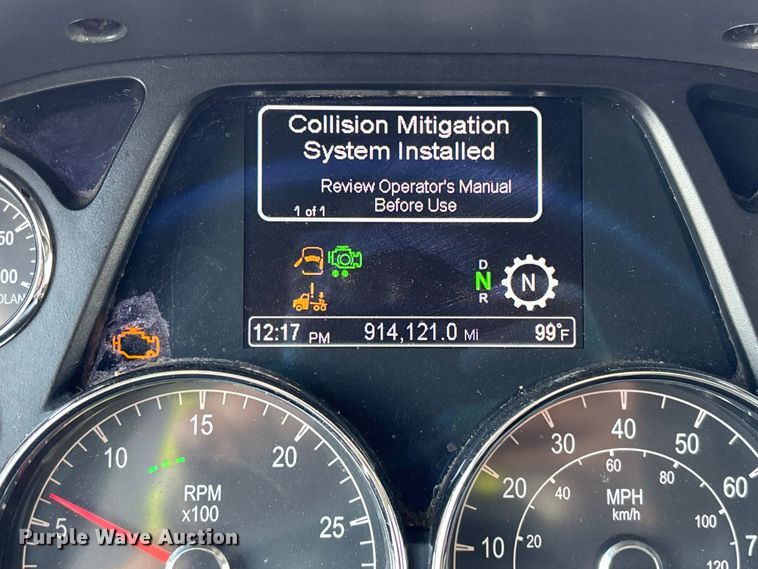 image for item YA3796 2019 Peterbilt 579 semi truck