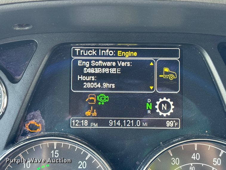 image for item YA3796 2019 Peterbilt 579 semi truck