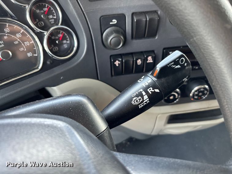 image for item YA3796 2019 Peterbilt 579 semi truck