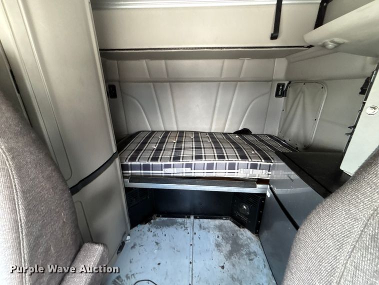 image for item YA3796 2019 Peterbilt 579 semi truck