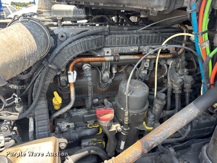 image for item YA3796 2019 Peterbilt 579 semi truck
