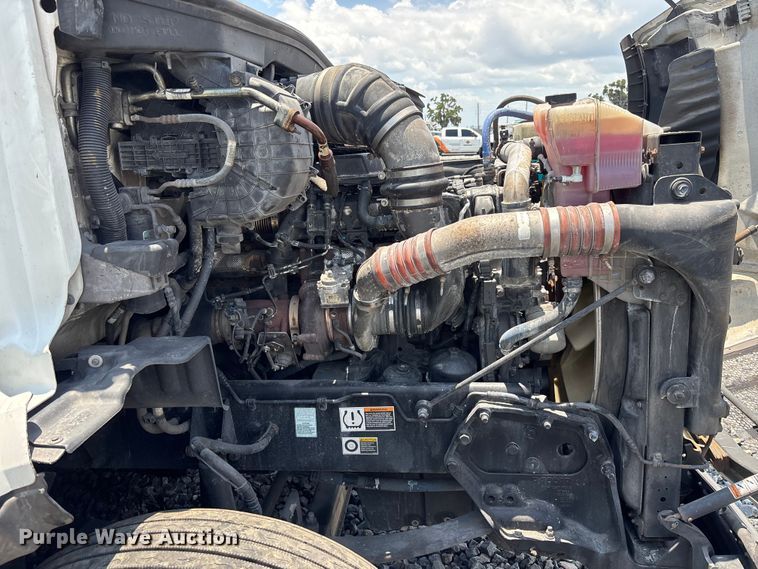 image for item YA3796 2019 Peterbilt 579 semi truck