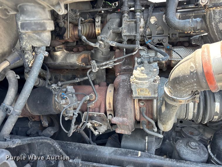 image for item YA3796 2019 Peterbilt 579 semi truck
