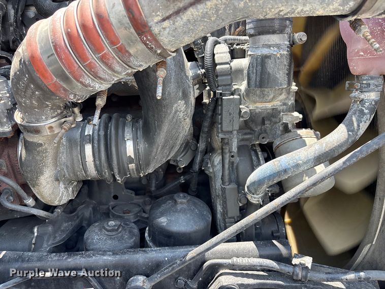 image for item YA3796 2019 Peterbilt 579 semi truck
