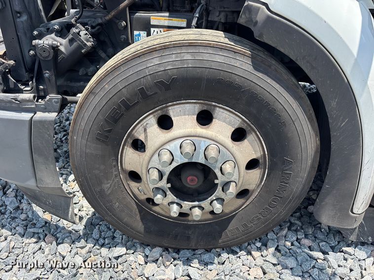 image for item YA3796 2019 Peterbilt 579 semi truck