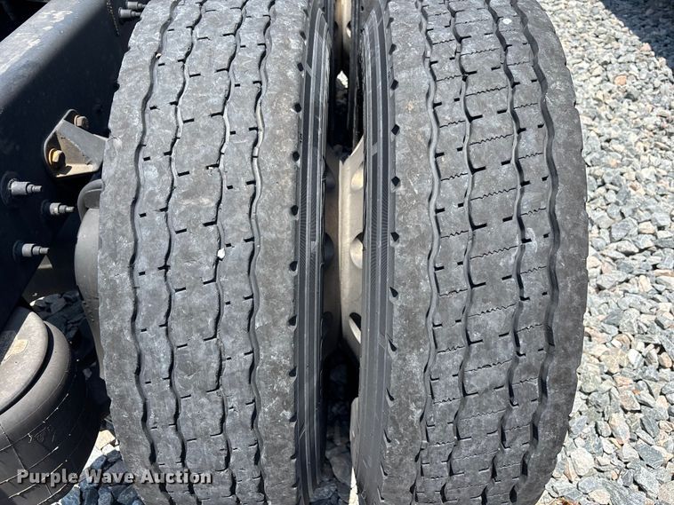 image for item YA3796 2019 Peterbilt 579 semi truck